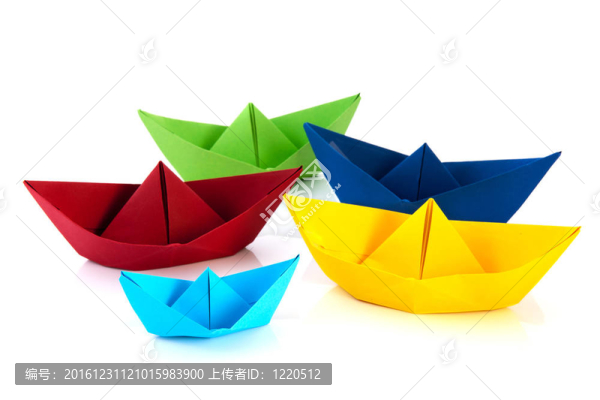 五顏六色的紙船