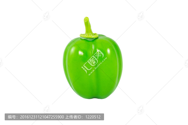 綠色的辣椒或甜椒或青椒、番椒屬孤立使塑料