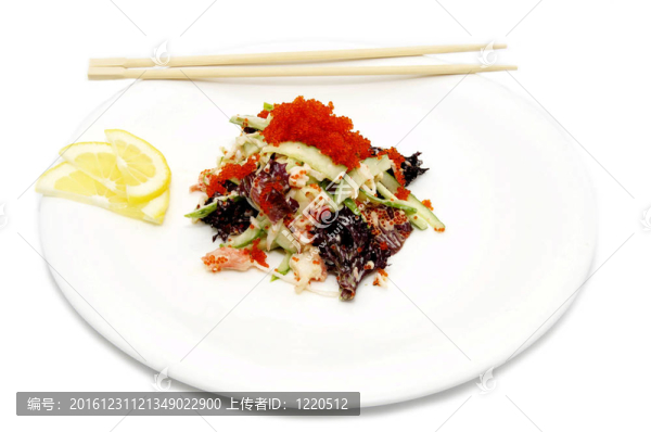 沙拉配魚子醬