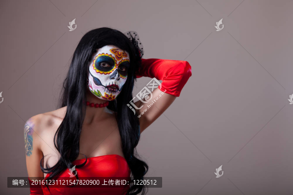 穿紅裙子的骷髏女孩