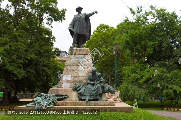 vasarhely,PAL的雕像