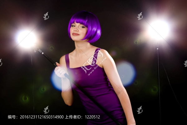 女人和兩盞燈