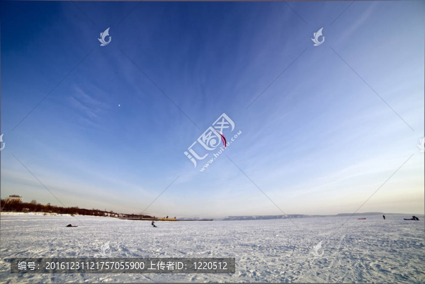 滑雪風(fēng)箏在結(jié)冰的湖面