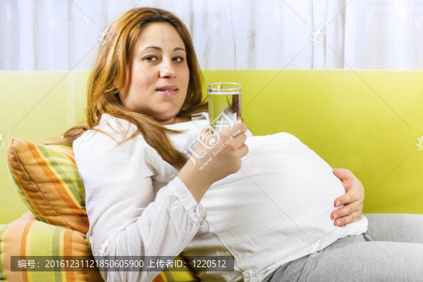 懷孕的婦女
