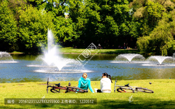 夏天在公園里放松