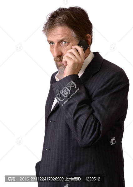 男人用手機說話