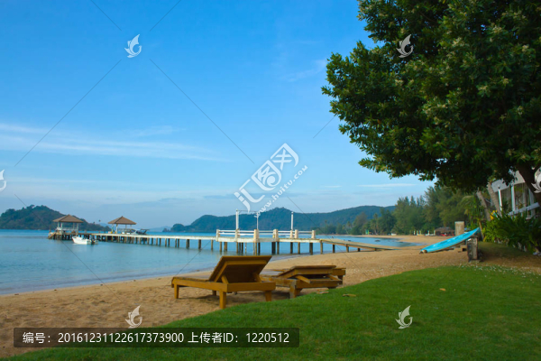 美麗的碼頭和沙灘。省達勒。Koh麥島
