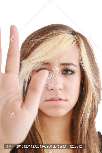 自信的女人停止手勢(shì)用手唱歌