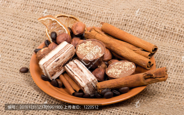 糖果；肉桂；堅果和咖啡