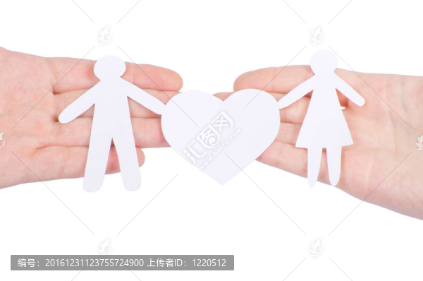 紙家族在白色的大壁爐里