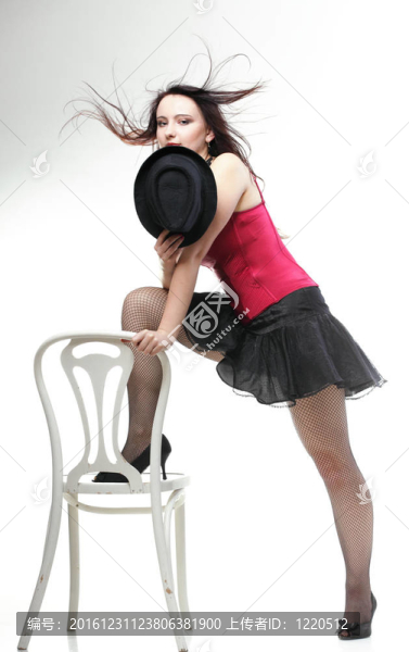 在紅色的緊身衣椅白孤立女人跳舞女郎