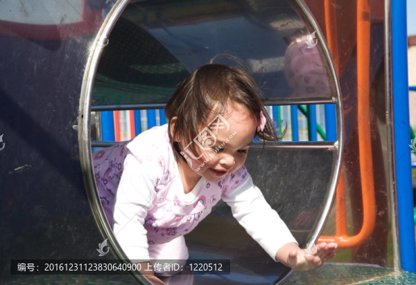 孩子玩。