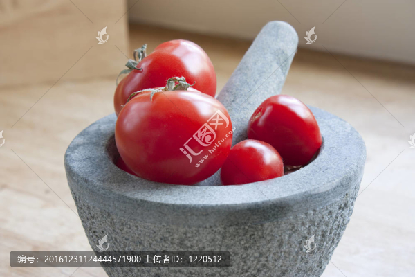 用杵和臼西紅柿