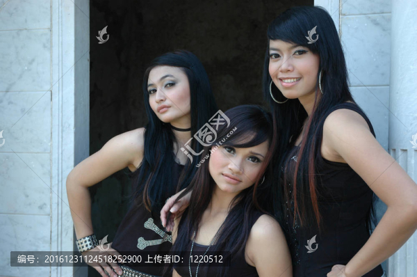 三位女士