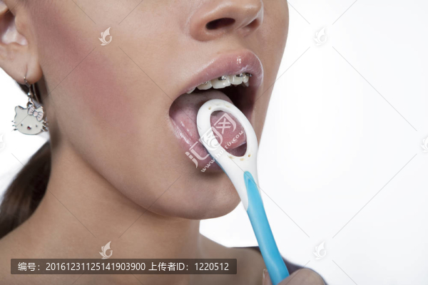 使用正畸刷