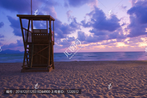 救生員的小屋在黎明