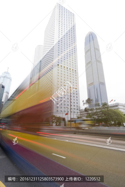它是通過香港市中心的交通