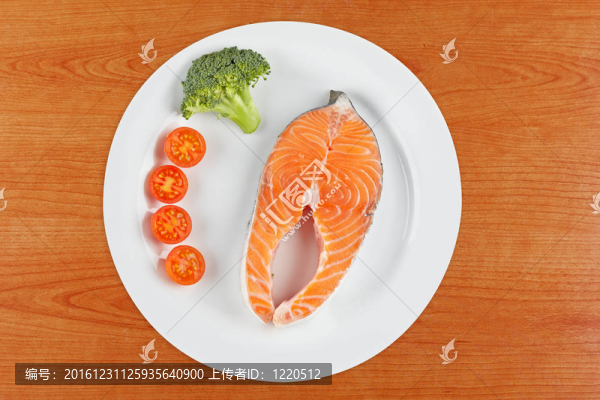 新鮮的三文魚牛排