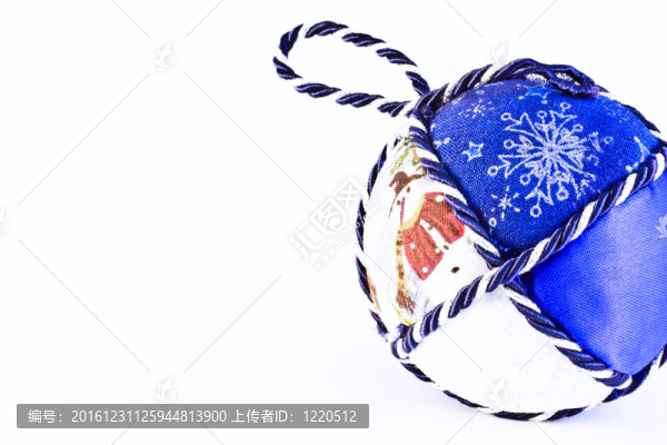 手工制作的圣誕球
