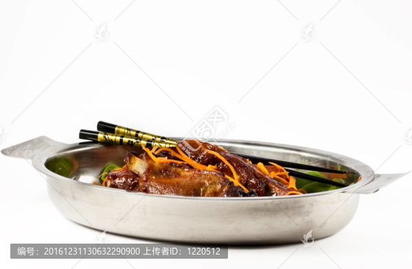 盤子里的排骨