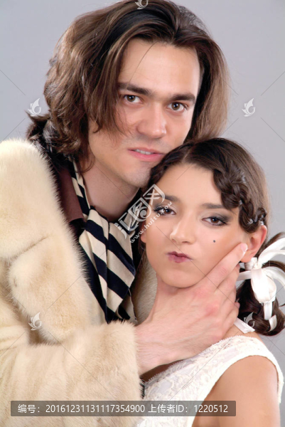 男人抱女人