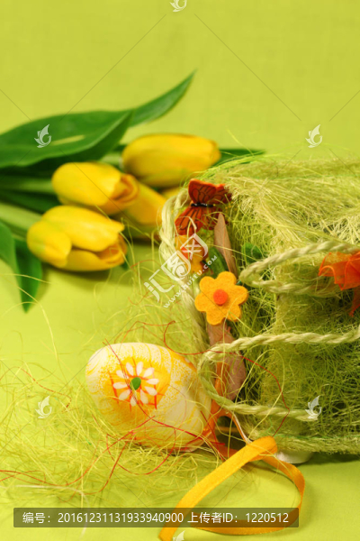 帶花的復(fù)活節(jié)彩蛋