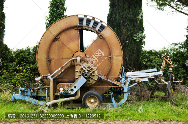 灌溉機的前視圖