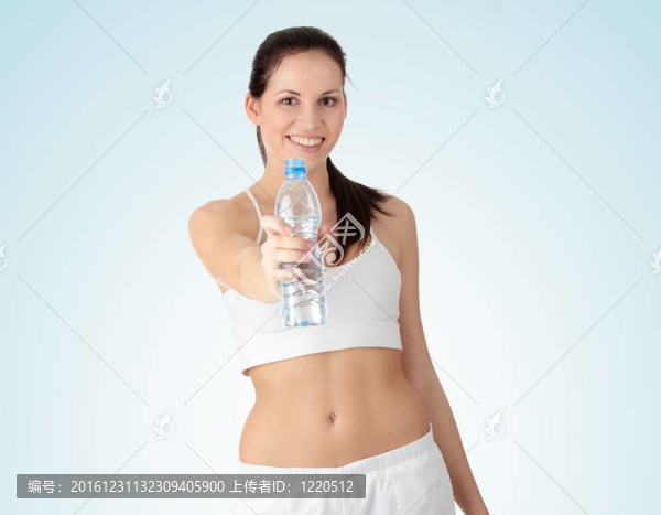 女子的飲用水