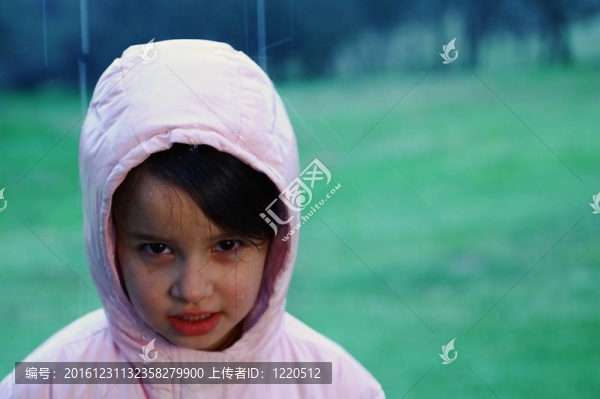 雨中少女
