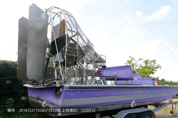 在佛羅里達(dá)州南部沼澤地的汽艇；國家公園