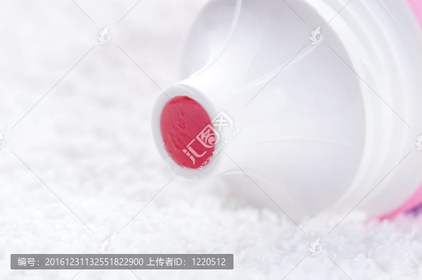 牙刷草莓牙膏