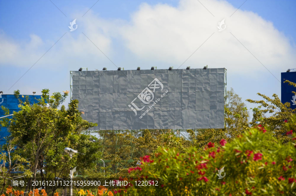 巨大的空白廣告牌