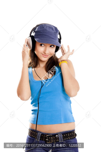 年輕女孩聽音樂