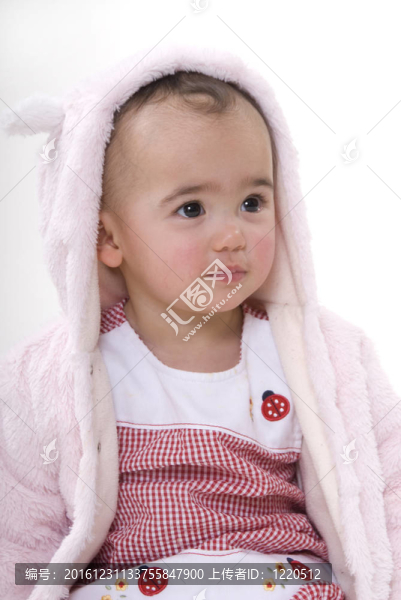 可愛的小女孩大眼睛
