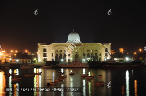 沙迦河夜間；阿拉伯聯(lián)合酋長國