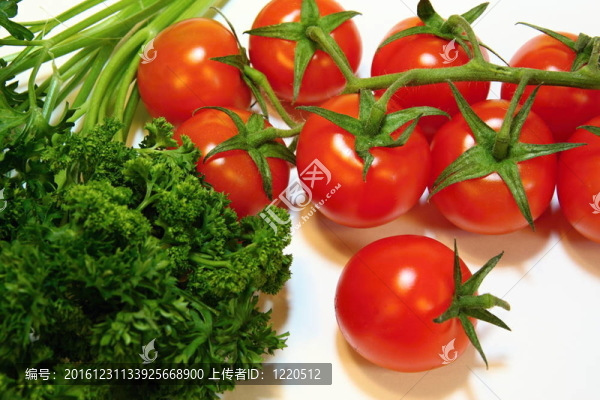 櫻桃番茄和歐芹