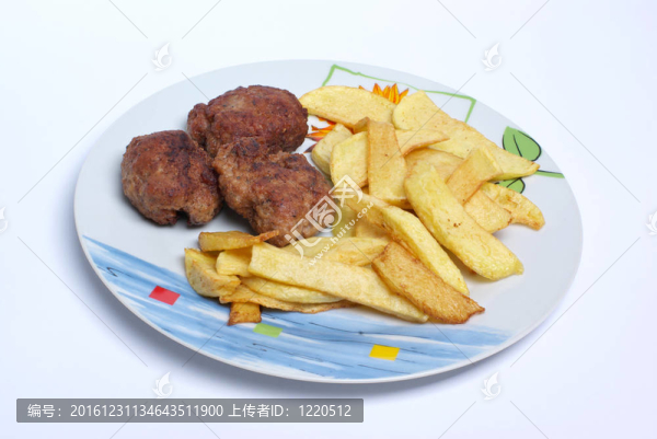 肉丸炸薯條白色隔離