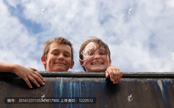 墻上的兄妹