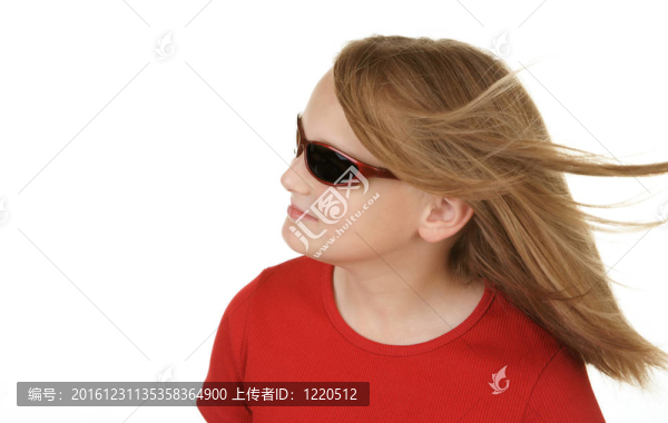 戴墨鏡的女孩