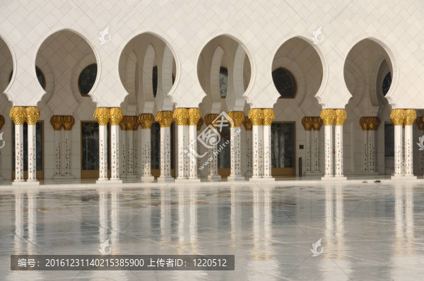 扎耶德清真寺在阿布扎比；阿拉伯聯(lián)合酋長(zhǎng)國(guó)