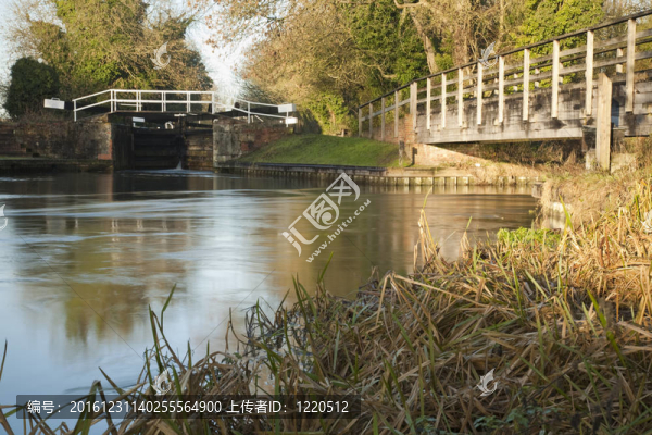 在公牛的鎖河肯尼特和肯尼特和埃文運河；Thatcham；Newbury附近；伯克希爾公司；英國