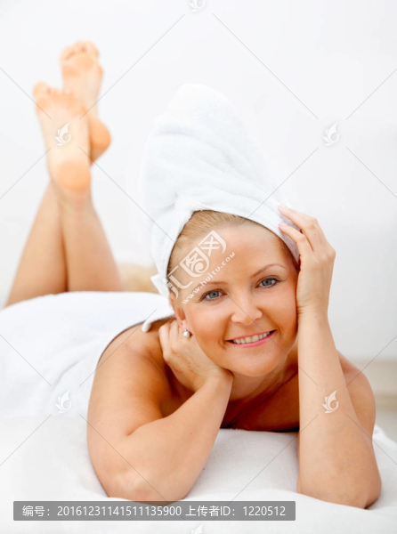 毛巾里的女人