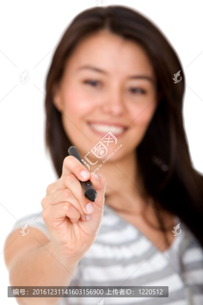 用筆的女人