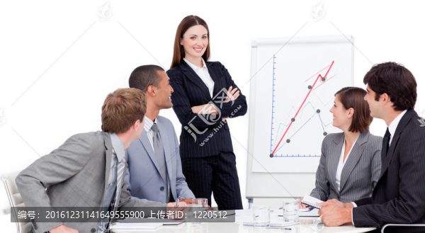 微笑的商人做演示