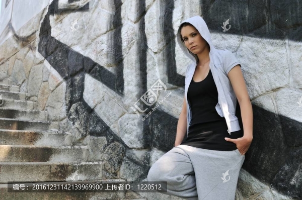 嘻哈風(fēng)格的年輕女性肖像