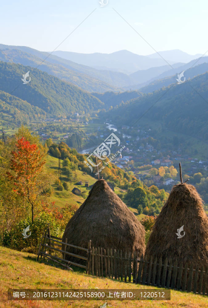 秋天的山景