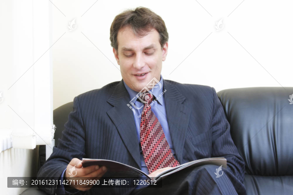 微笑商人閱讀雜志
