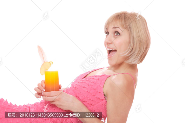 美麗的女人與雞尾酒