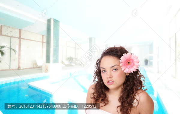 美女得到SPA治療