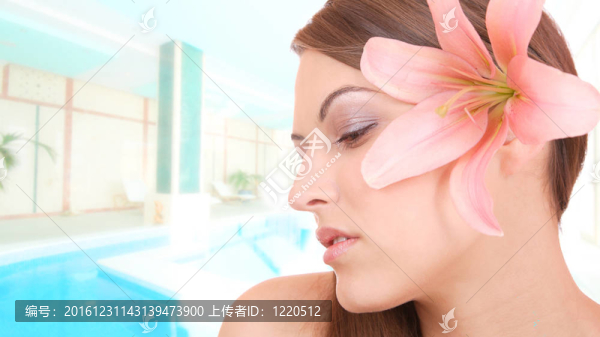 美女得到SPA治療